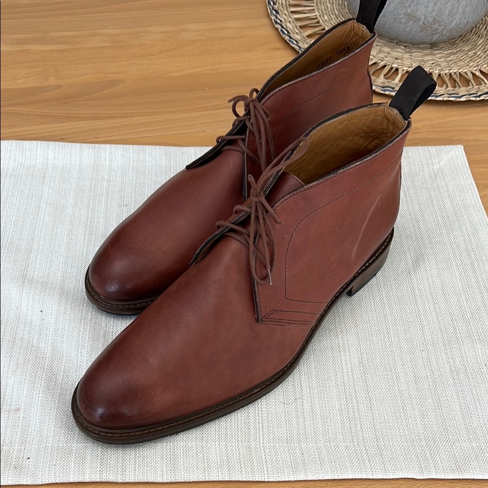 Saks Fifth Avenue Leather Chukka Boots 10.5 in color Nutella EUC. Made in Italy.